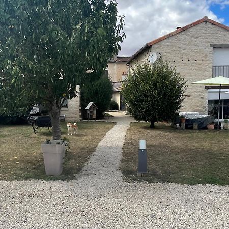Neuville-du-Poitou Charmante Maisonnette Proche Futuroscope מראה חיצוני תמונה